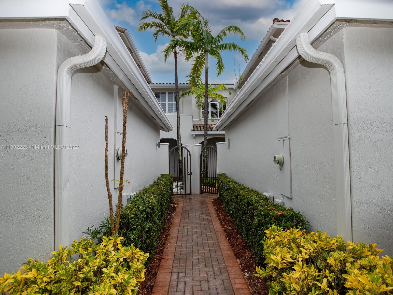 Photo of 894 Spinnaker Dr W (894), Hollywood, Florida, 33019 -