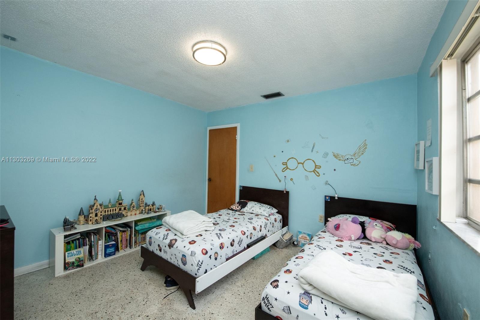 See details / 2304 sq. ft. $ 2022-11-15 0 Photo