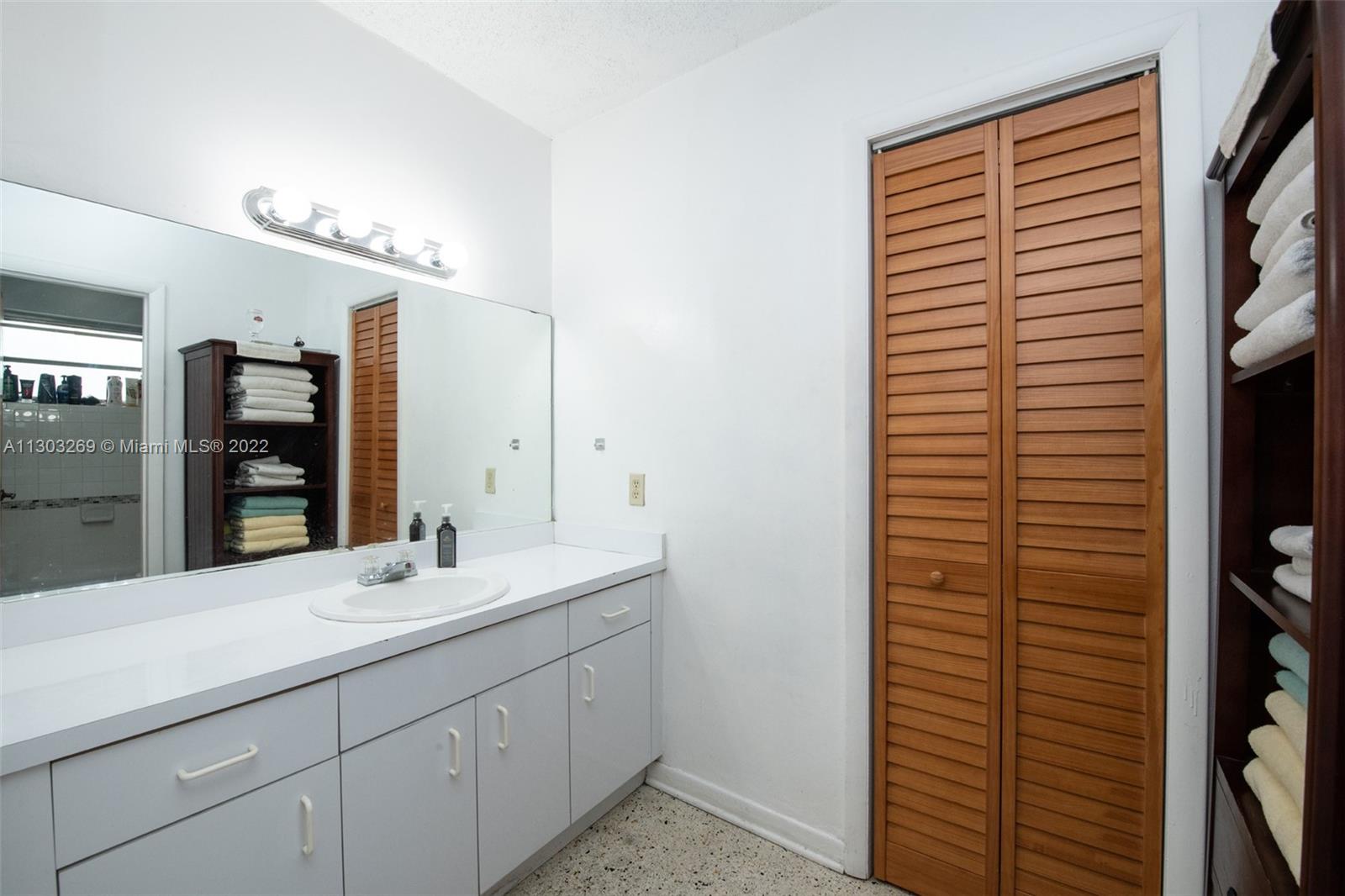 See details / 2304 sq. ft. $ 2022-11-15 0 Photo