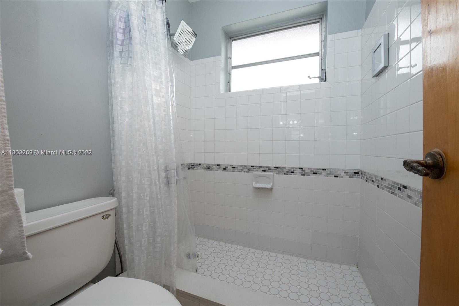 See details / 2304 sq. ft. $ 2022-11-15 0 Photo