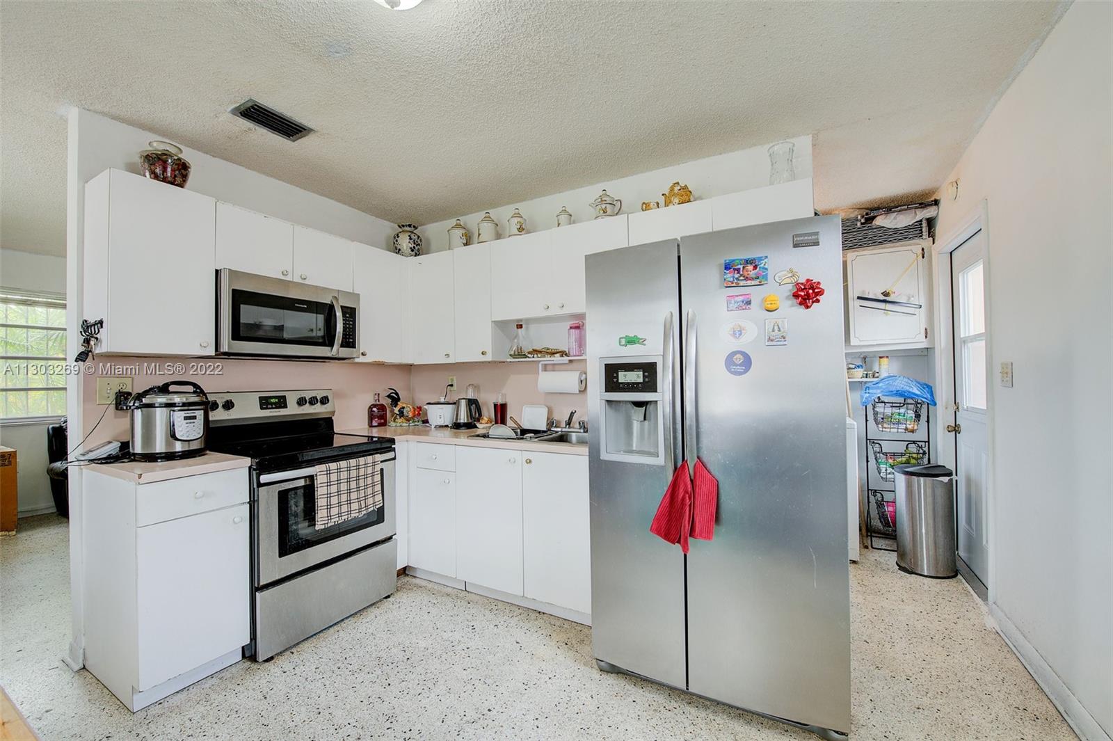 See details / 2304 sq. ft. $ 2022-11-15 0 Photo