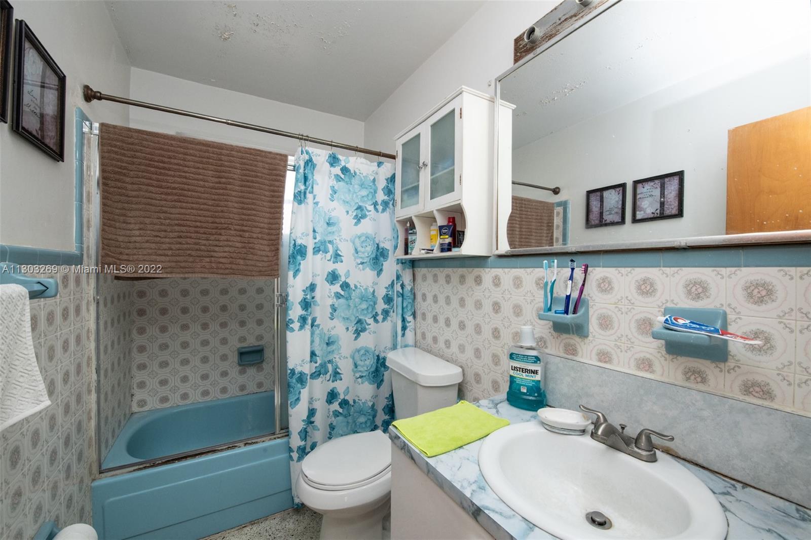 See details / 2304 sq. ft. $ 2022-11-15 0 Photo