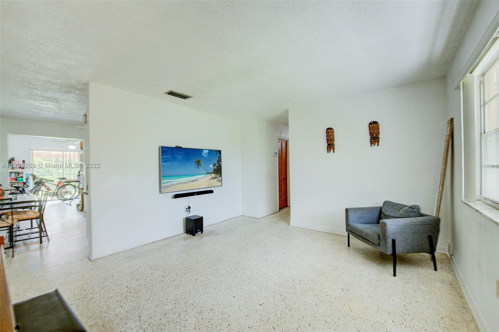 See details / 2304 sq. ft. $ 2022-11-15 0 Photo