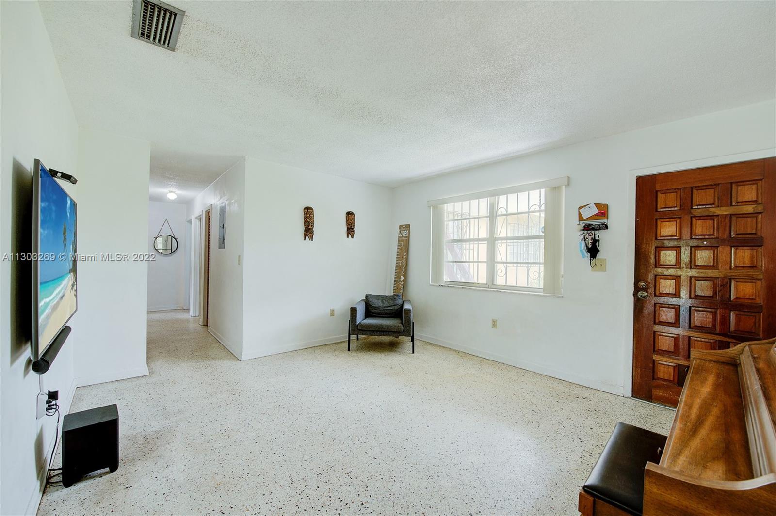 See details / 2304 sq. ft. $ 2022-11-15 0 Photo