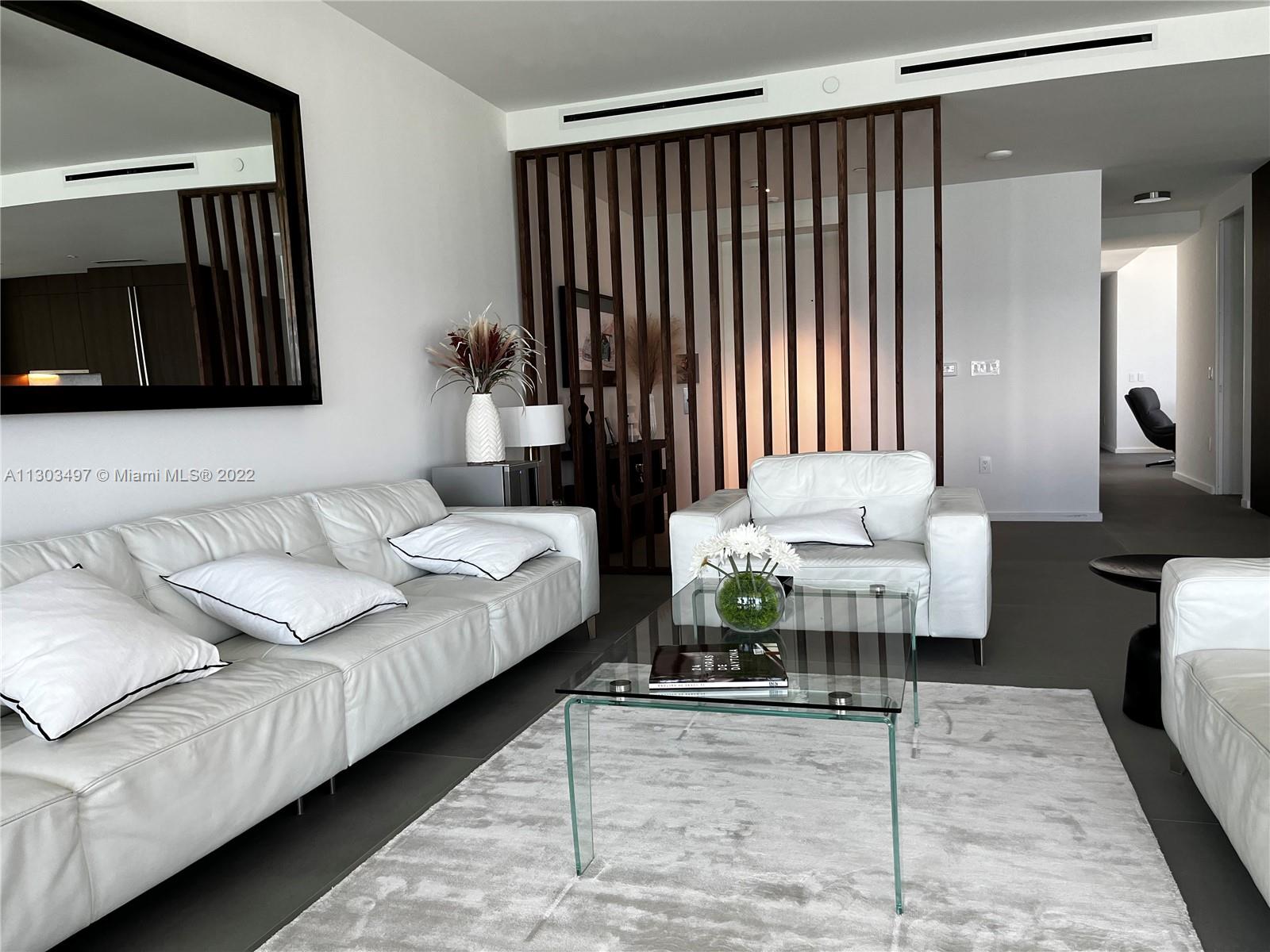 Ver detalles 7A 4 / 4 2530 sq. ft. $ 2022-11-15 0 foto