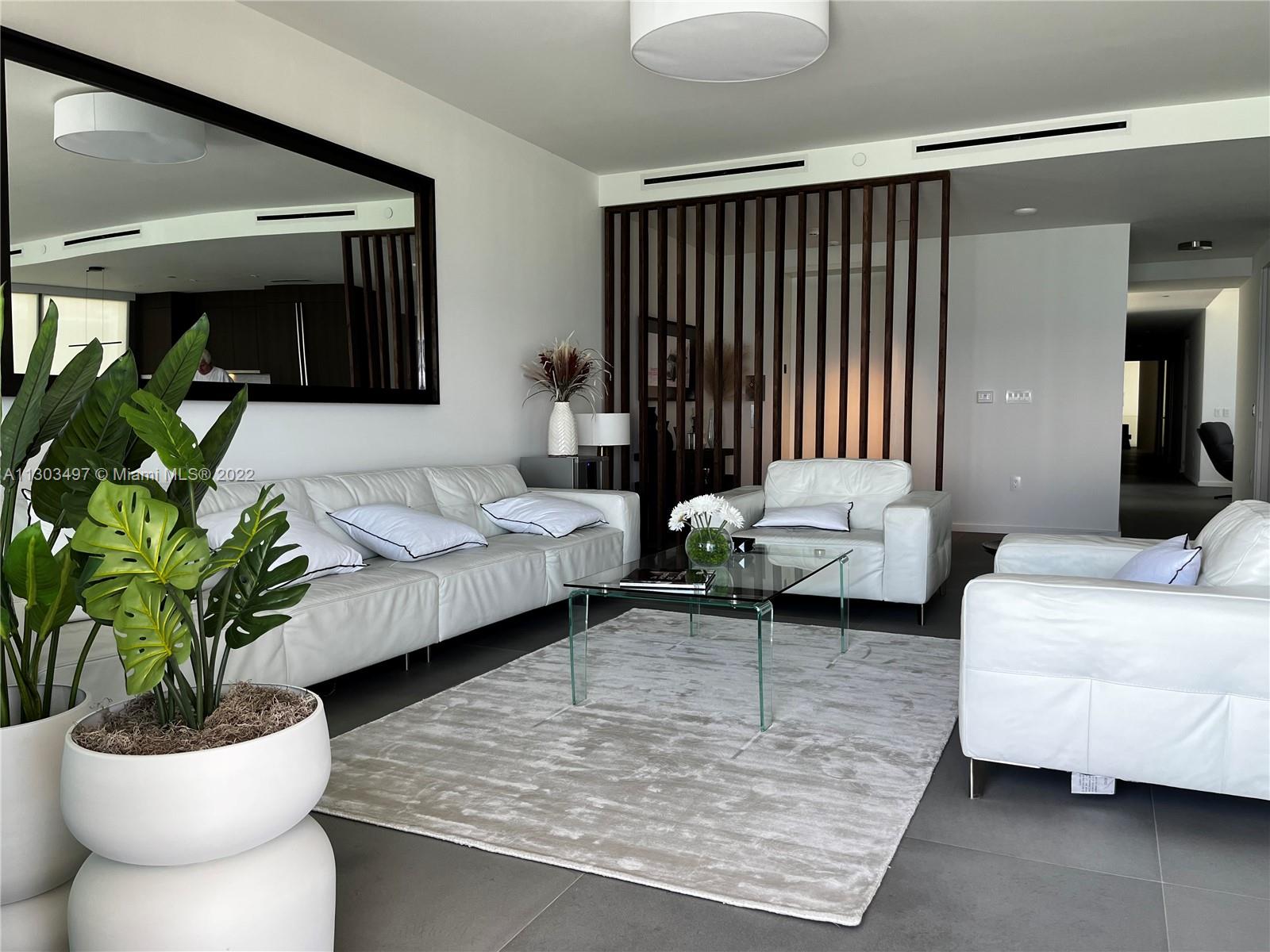 Ver detalles 7A 4 / 4 2530 sq. ft. $ 2022-11-15 0 foto
