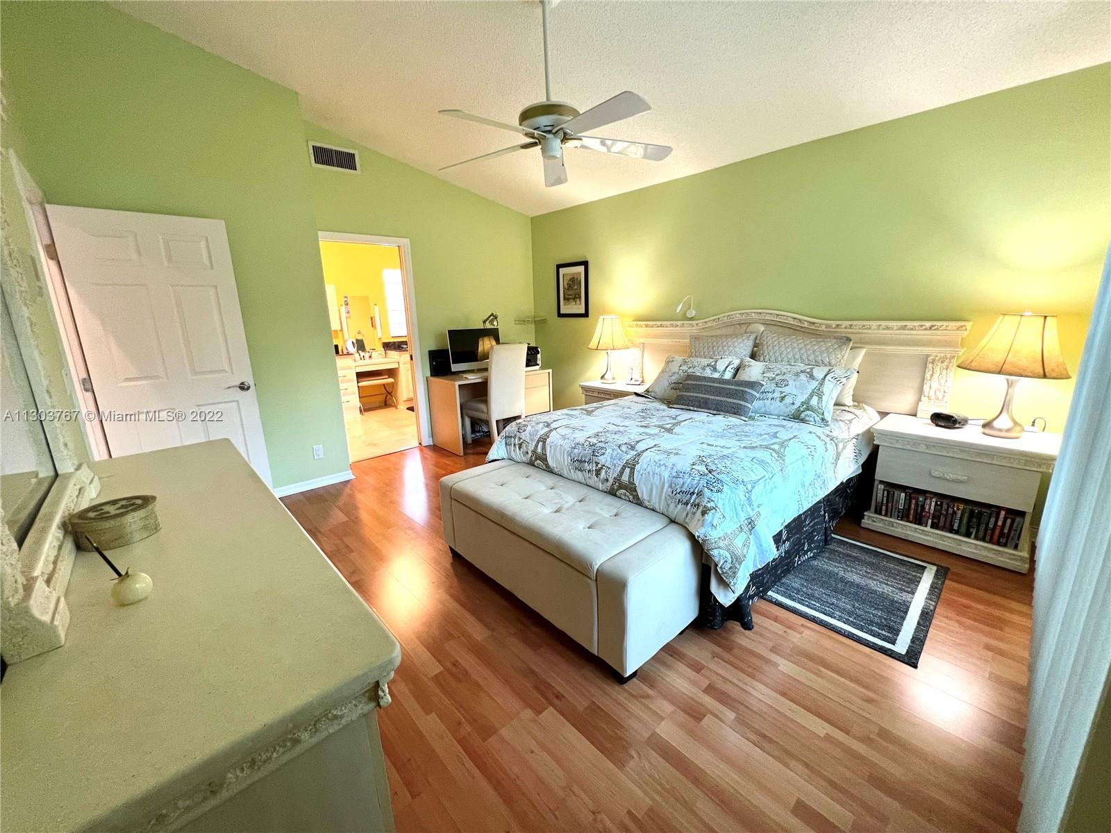 Ver detalles 6972 3 / 2 1606 sq. ft. $ 2022-11-16 0 foto