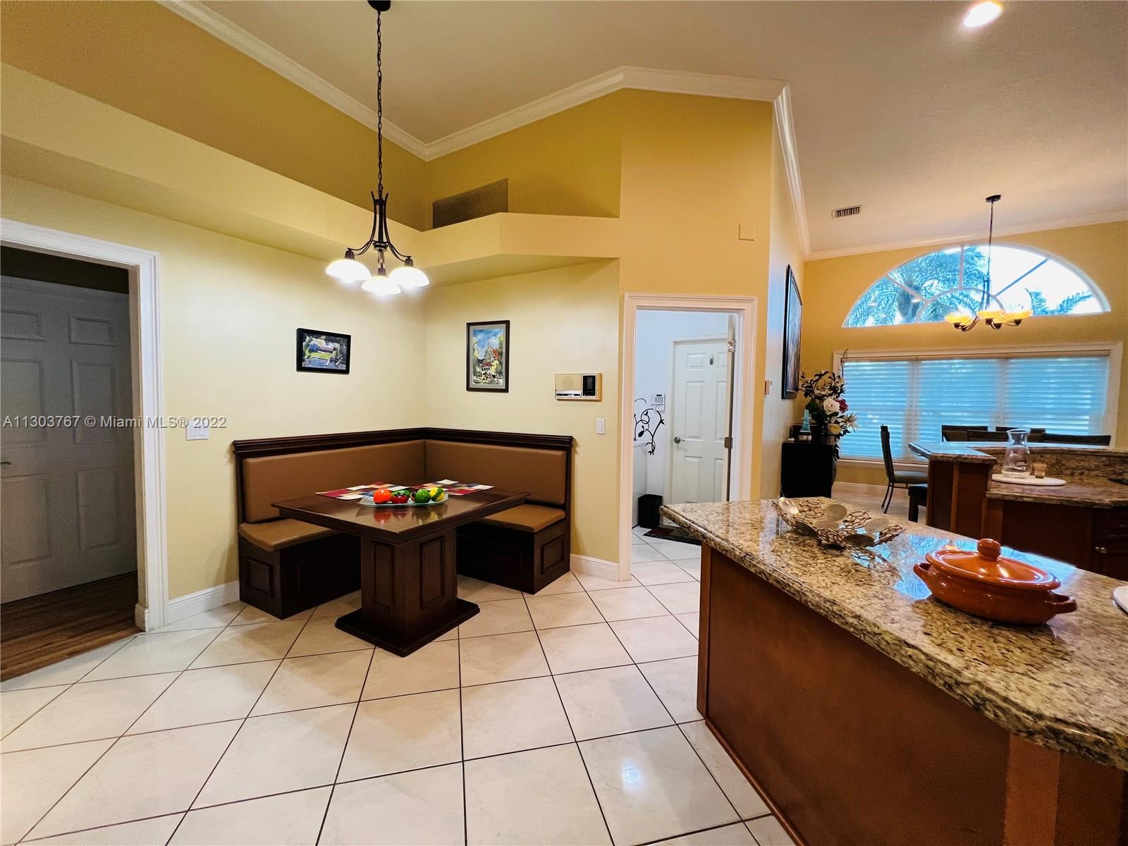 Ver detalles 6972 3 / 2 1606 sq. ft. $ 2022-11-16 0 foto