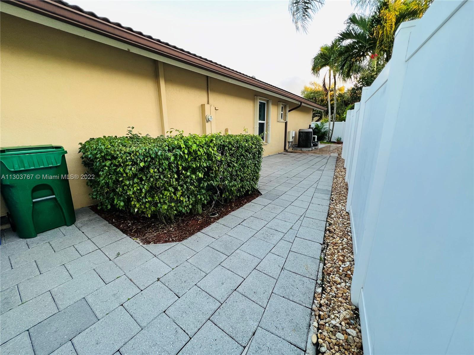 Ver detalles 6972 3 / 2 1606 sq. ft. $ 2022-11-16 0 foto