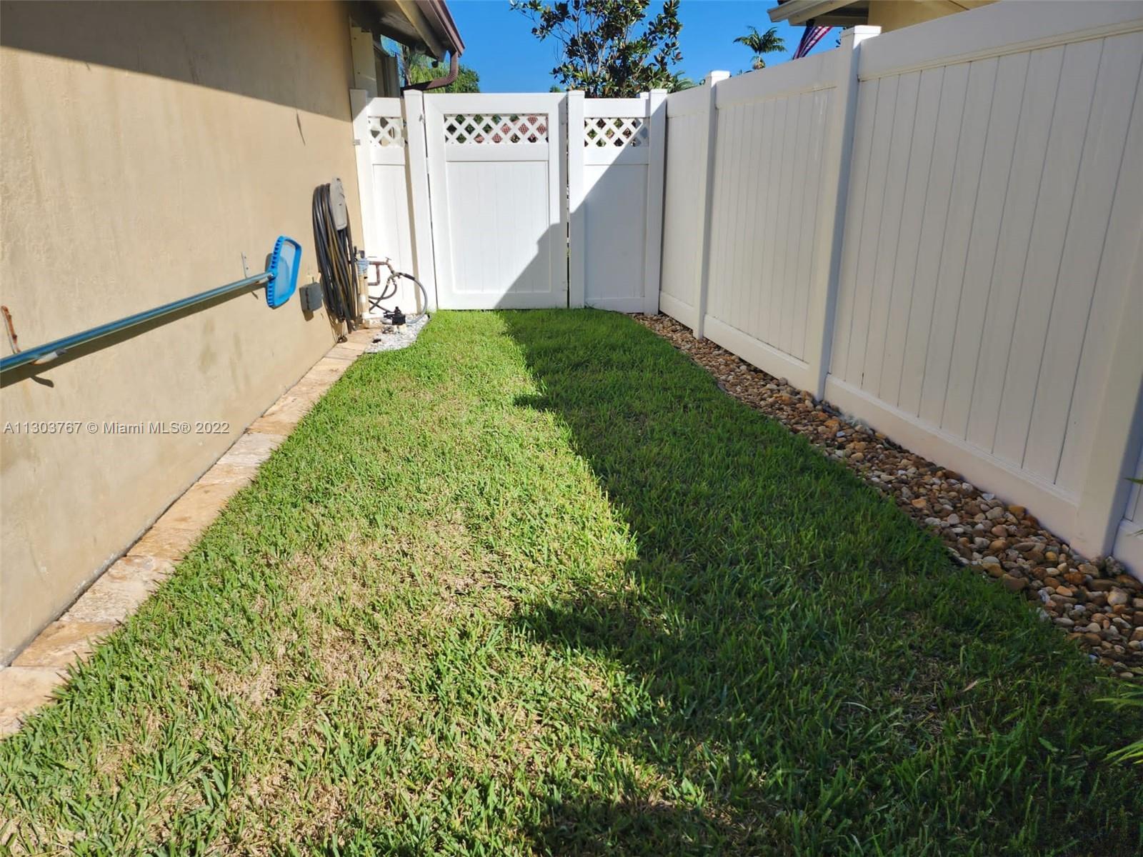 Ver detalles 6972 3 / 2 1606 sq. ft. $ 2022-11-16 0 foto