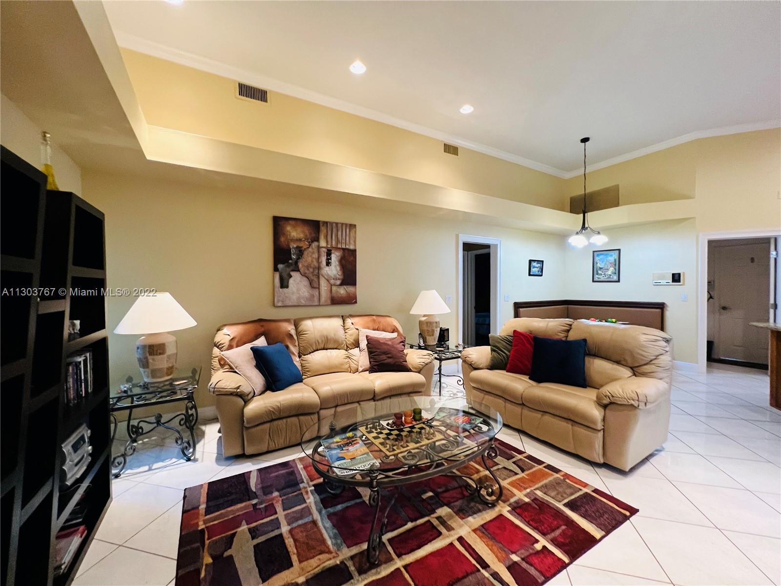 Ver detalles 6972 3 / 2 1606 sq. ft. $ 2022-11-16 0 foto
