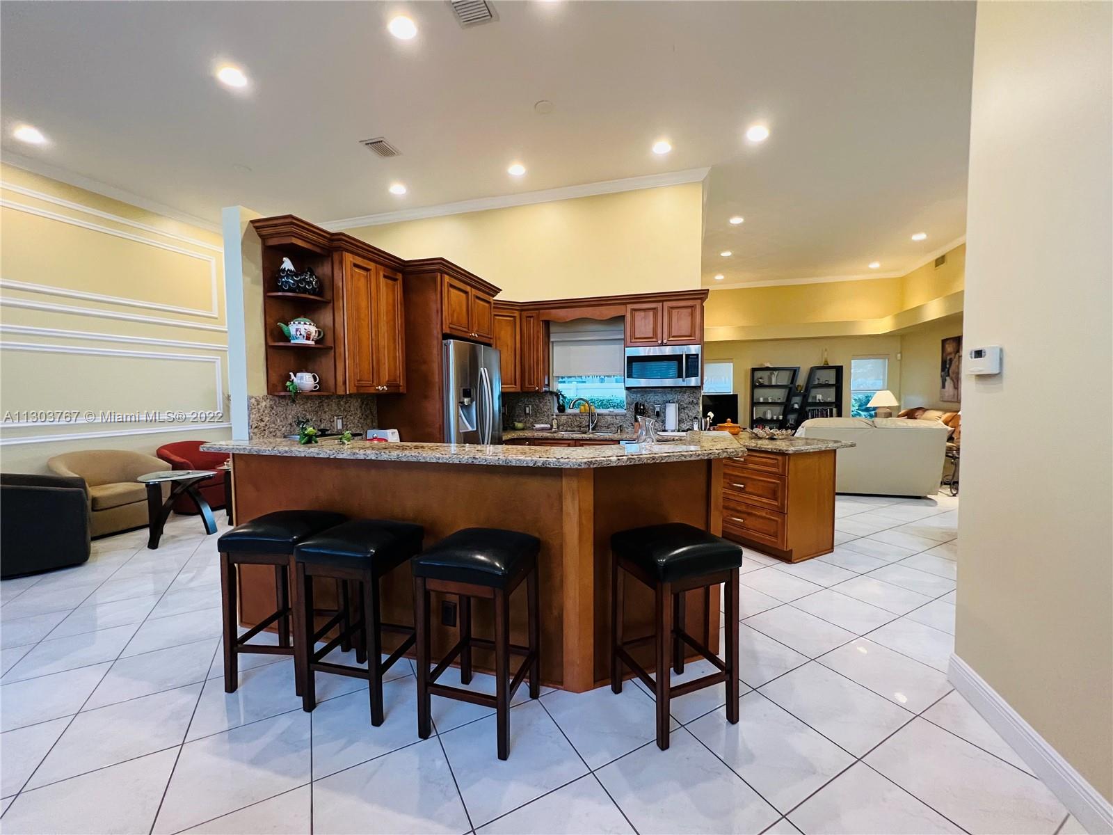 Ver detalles 6972 3 / 2 1606 sq. ft. $ 2022-11-16 0 foto