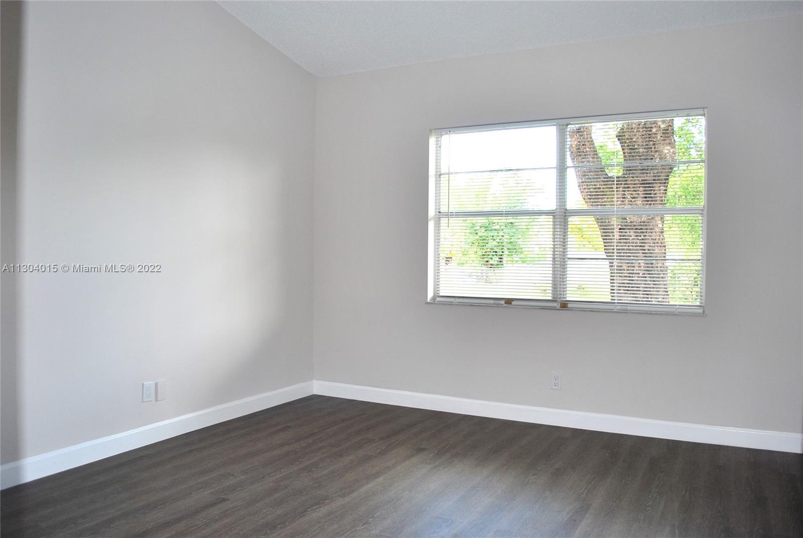 See details / 3399 sq. ft. $ 2022-11-17 0 Photo