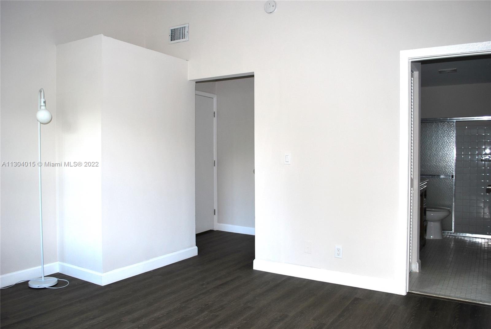 See details / 3399 sq. ft. $ 2022-11-17 0 Photo