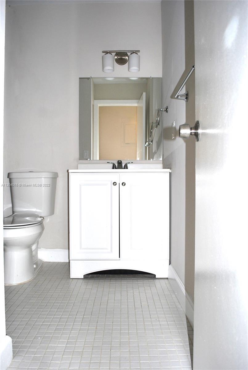 See details / 3399 sq. ft. $ 2022-11-17 0 Photo