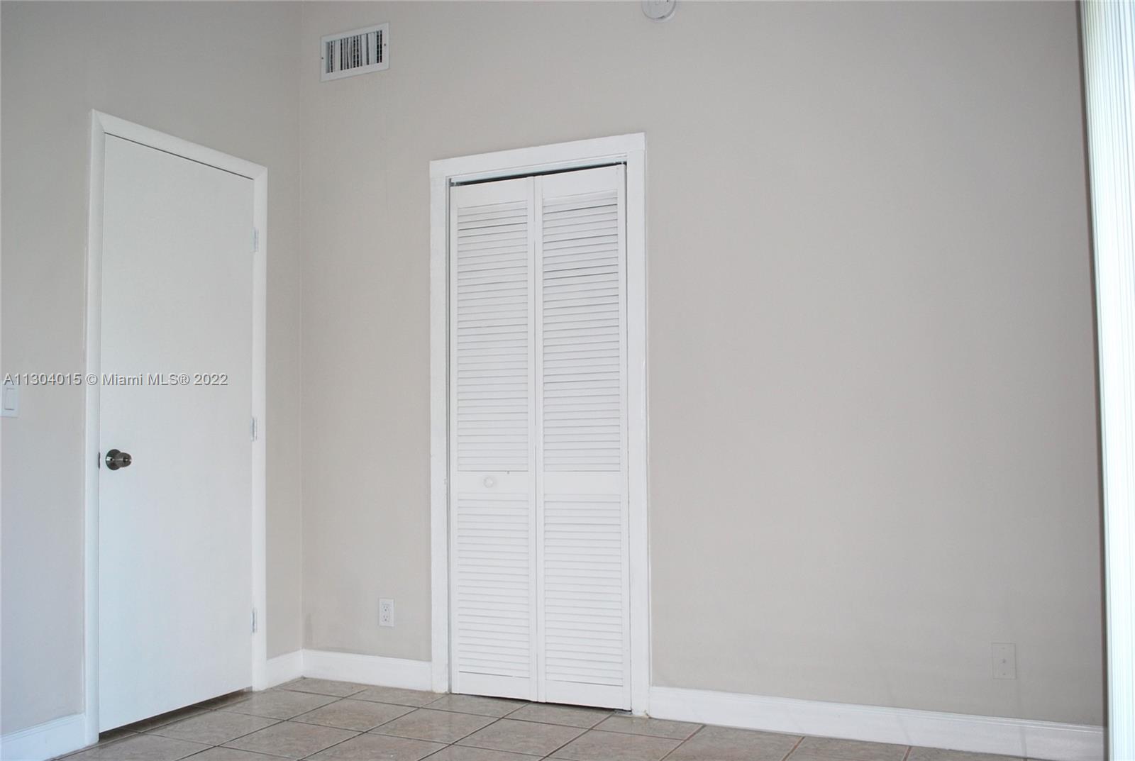See details / 3399 sq. ft. $ 2022-11-17 0 Photo