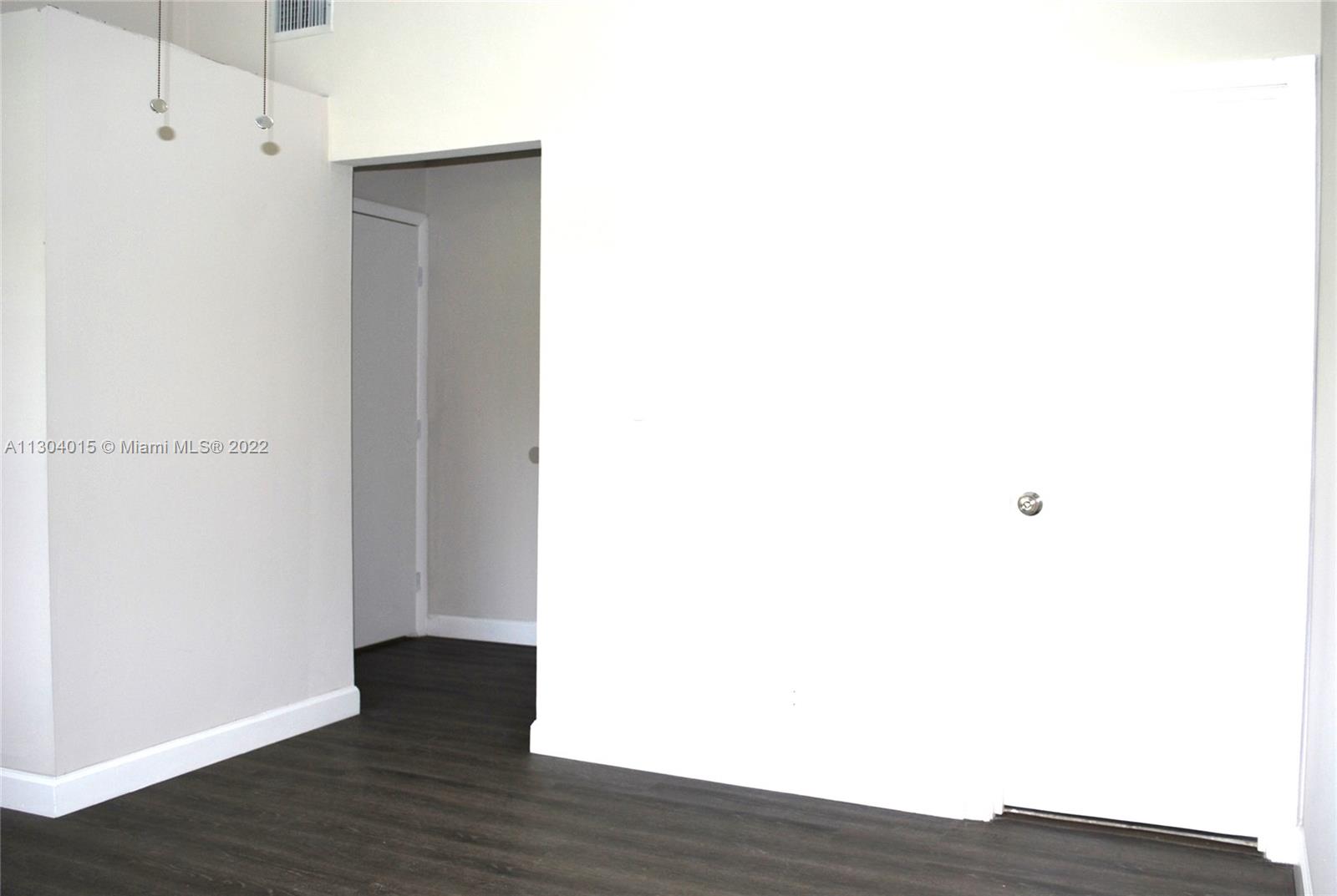 See details / 3399 sq. ft. $ 2022-11-17 0 Photo