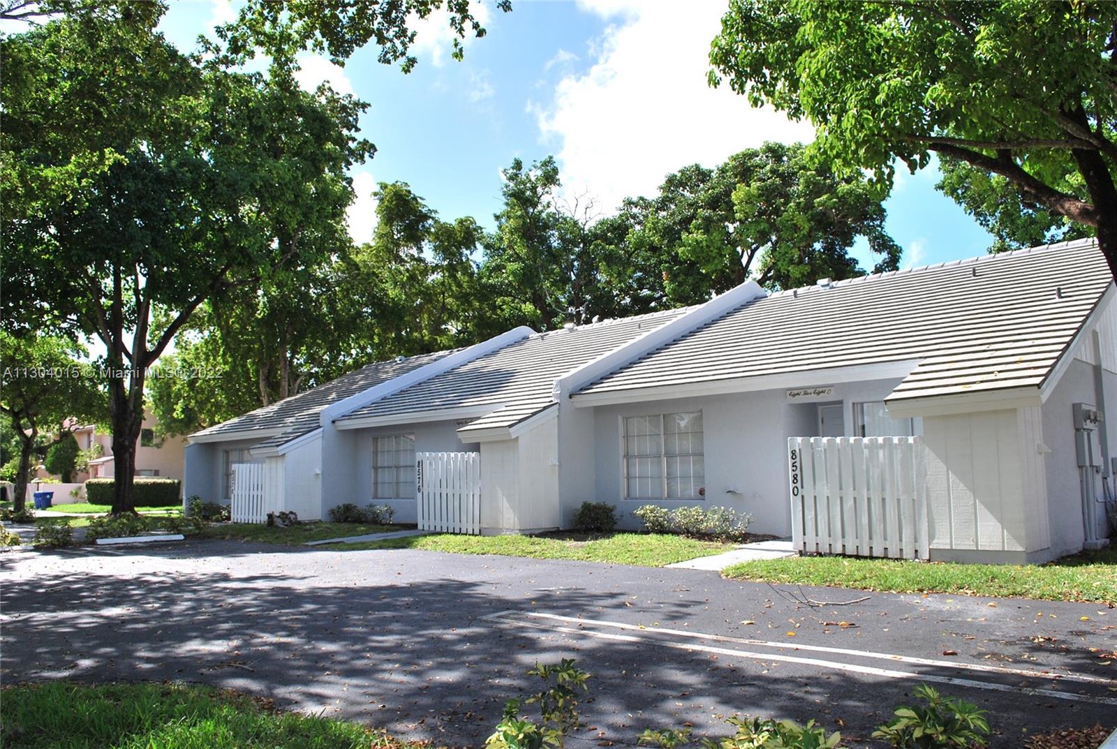 See details / 3399 sq. ft. $ 2022-11-17 0 Photo