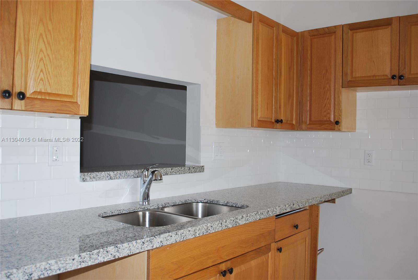 See details / 3399 sq. ft. $ 2022-11-17 0 Photo