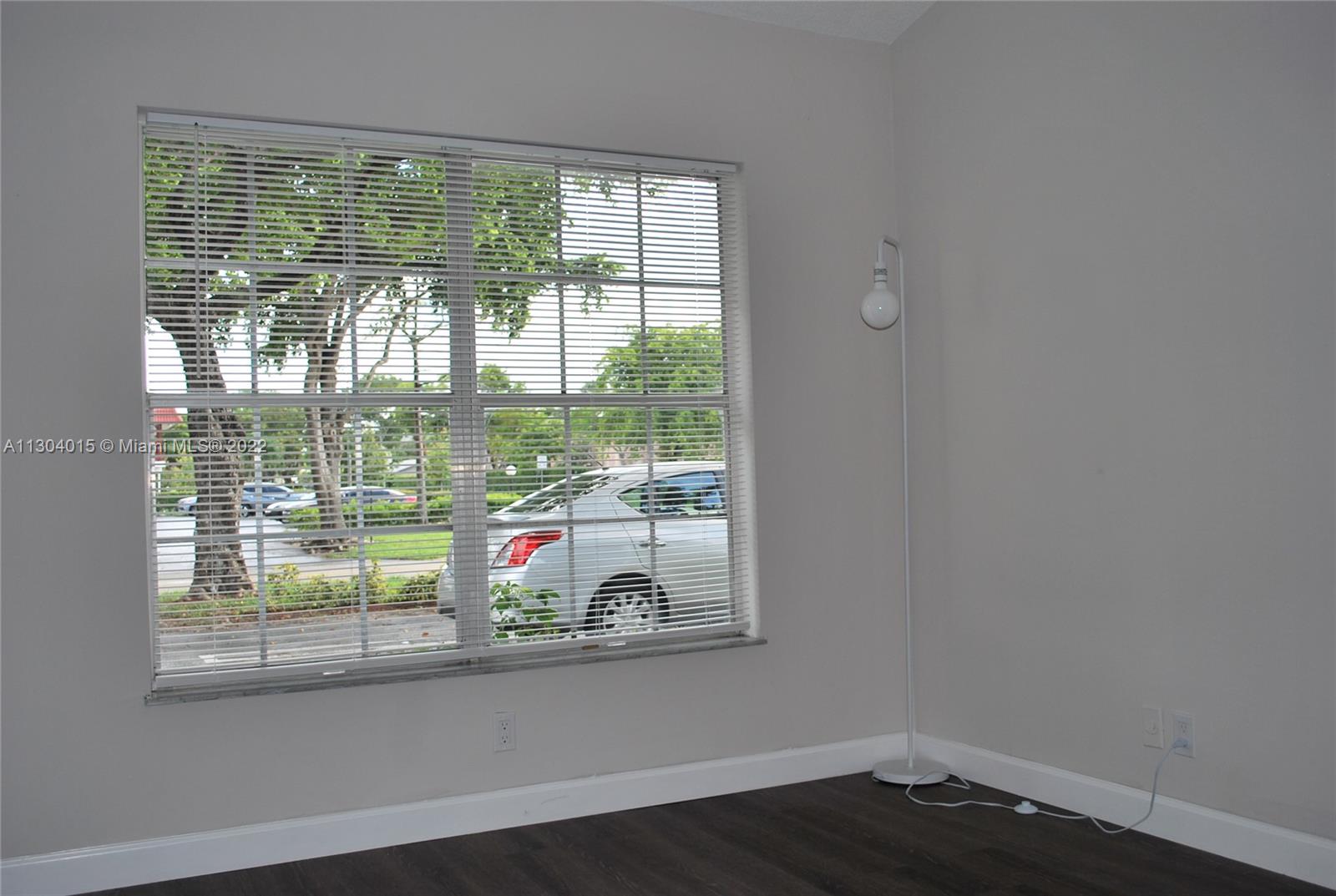 See details / 3399 sq. ft. $ 2022-11-17 0 Photo