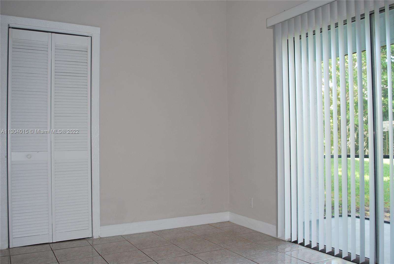 See details / 3399 sq. ft. $ 2022-11-17 0 Photo