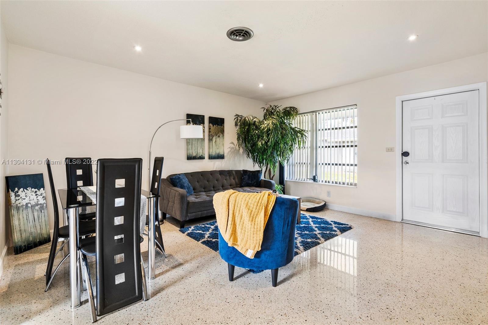 See details / 1681 sq. ft. $ 2022-11-16 0 Photo
