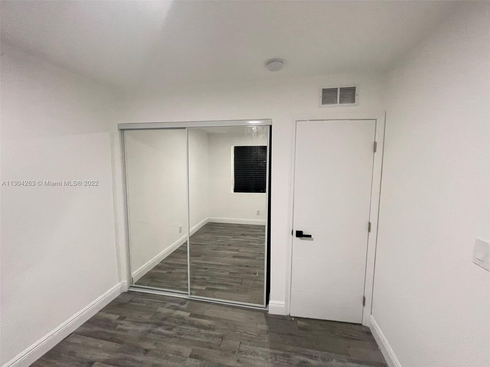 See details / 1960 sq. ft. $ 2022-12-29 0 Photo