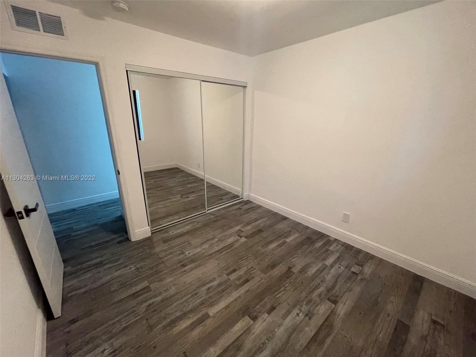 See details / 1960 sq. ft. $ 2022-12-29 0 Photo