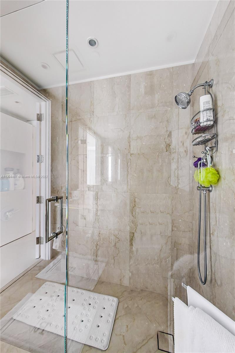 Ver detalles 2601 3 / 5 3020 sq. ft. $ 2022-11-17 0 foto
