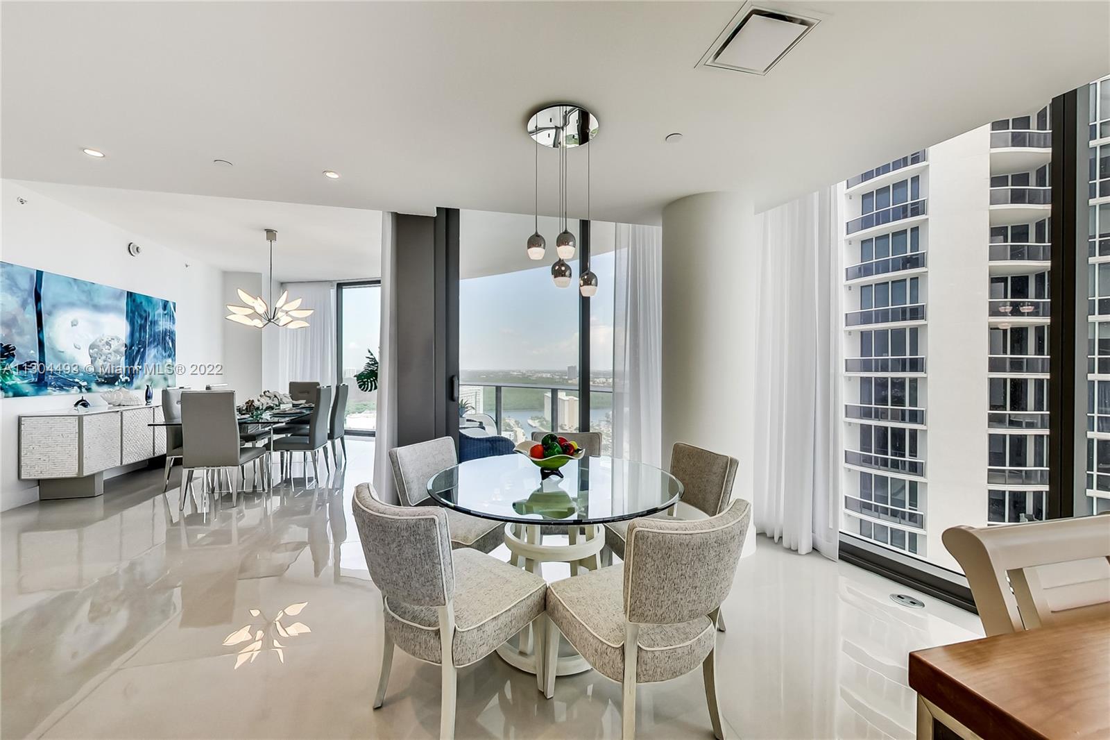 See details 2601 3 / 5 3080 sq. ft. $ 2022-11-17 0 Photo
