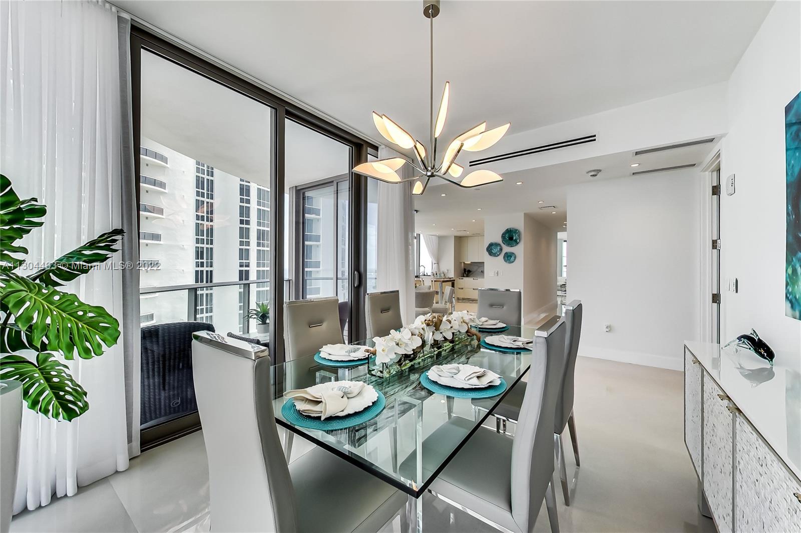 See details 2601 3 / 5 3080 sq. ft. $ 2022-11-17 0 Photo