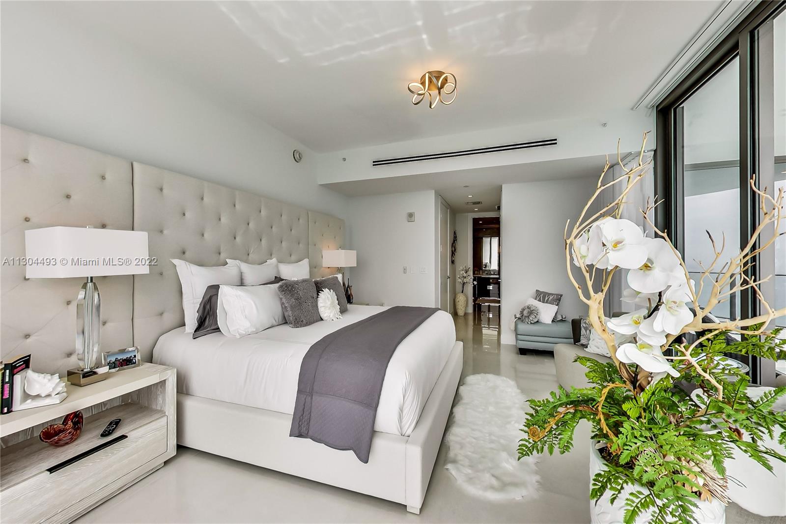 See details 2601 3 / 5 3080 sq. ft. $ 2022-11-17 0 Photo