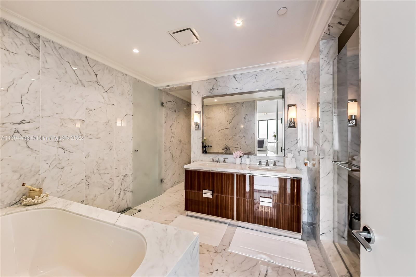 See details 2601 3 / 5 3080 sq. ft. $ 2022-11-17 0 Photo