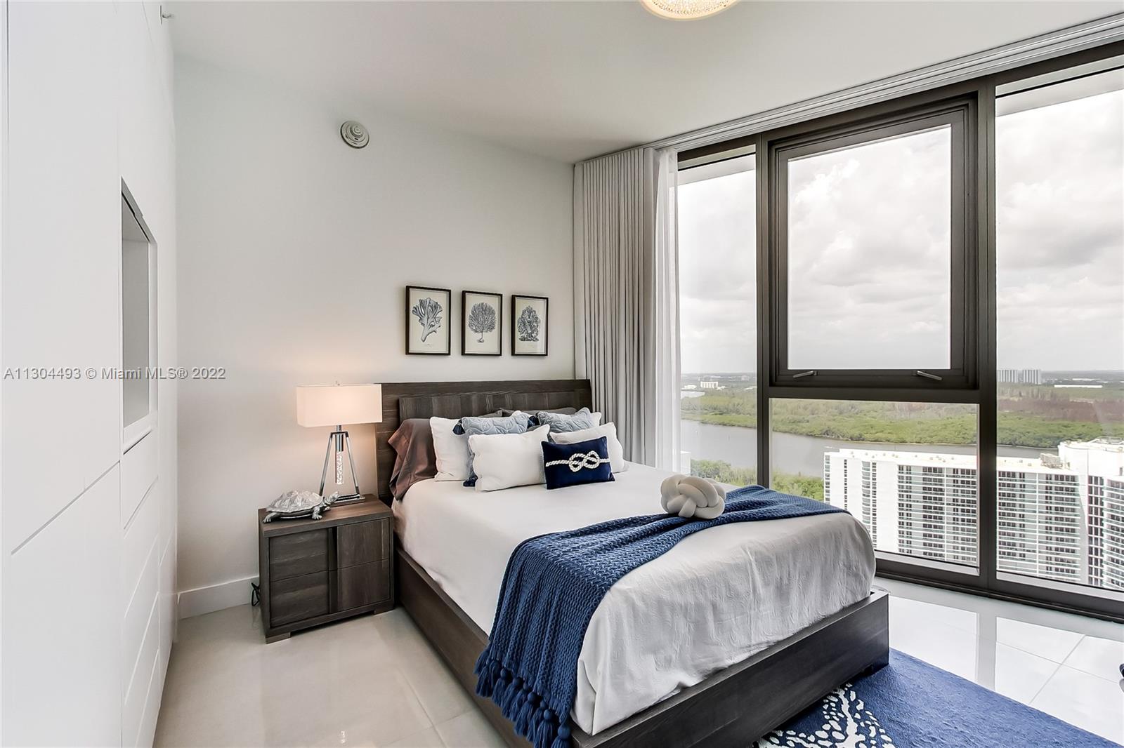 See details 2601 3 / 5 3080 sq. ft. $ 2022-11-17 0 Photo