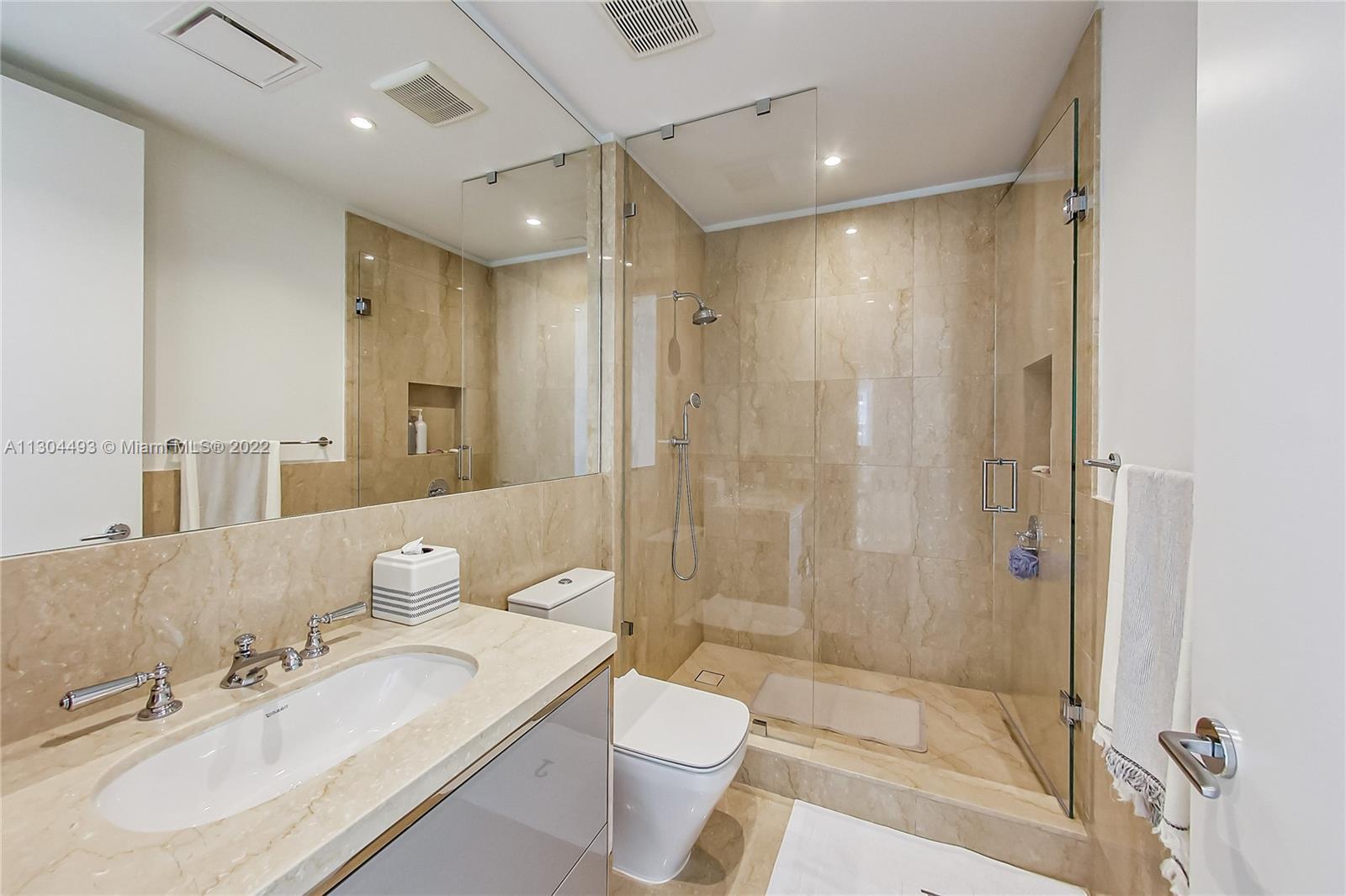 See details 2601 3 / 5 3080 sq. ft. $ 2022-11-17 0 Photo