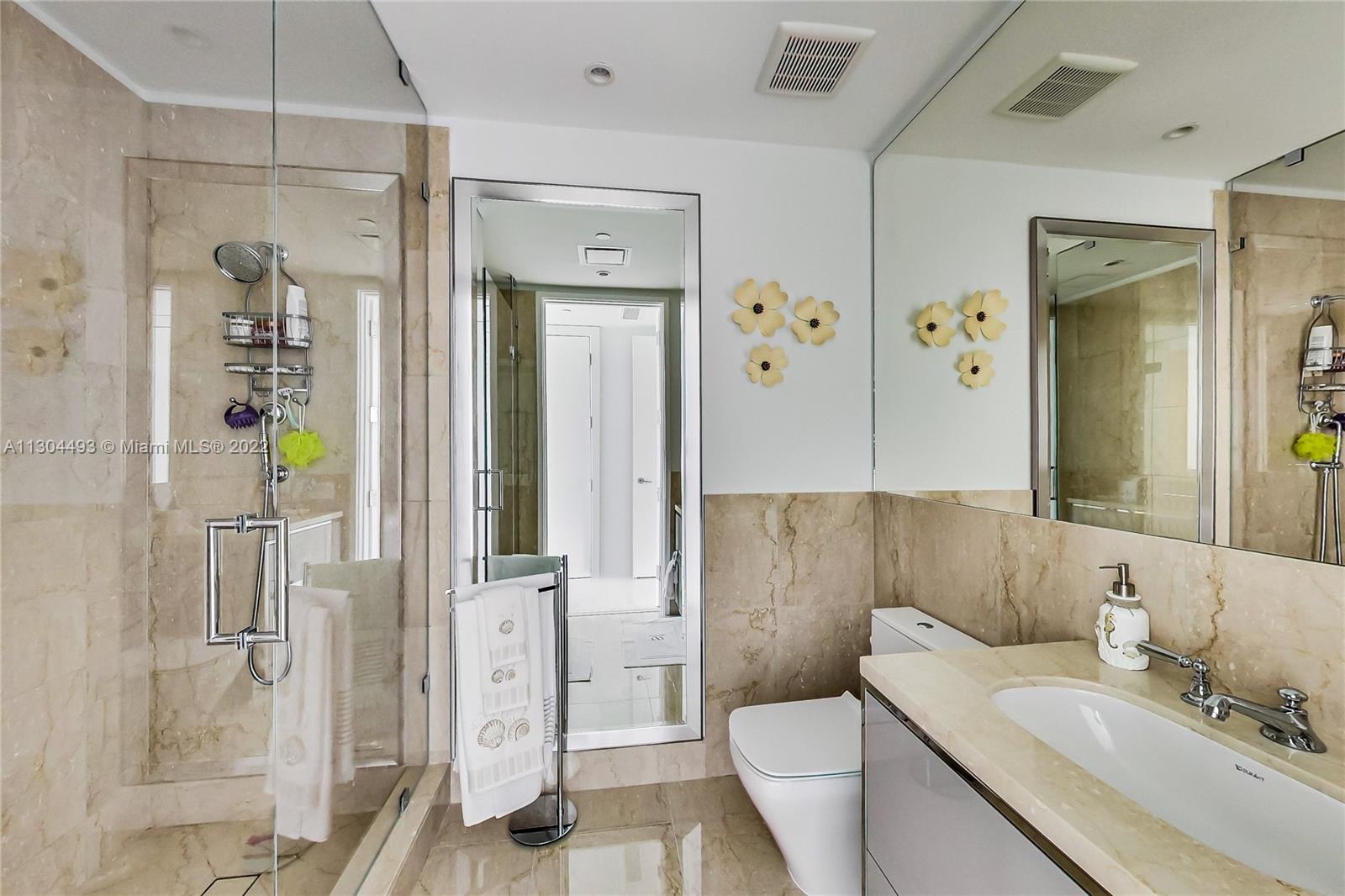See details 2601 3 / 5 3080 sq. ft. $ 2022-11-17 0 Photo