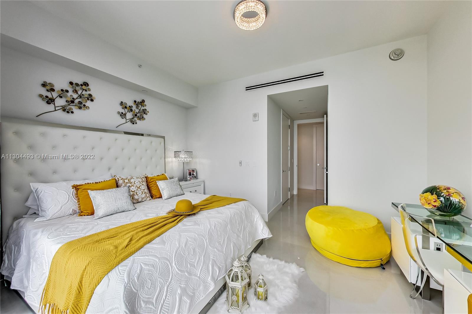 See details 2601 3 / 5 3080 sq. ft. $ 2022-11-17 0 Photo