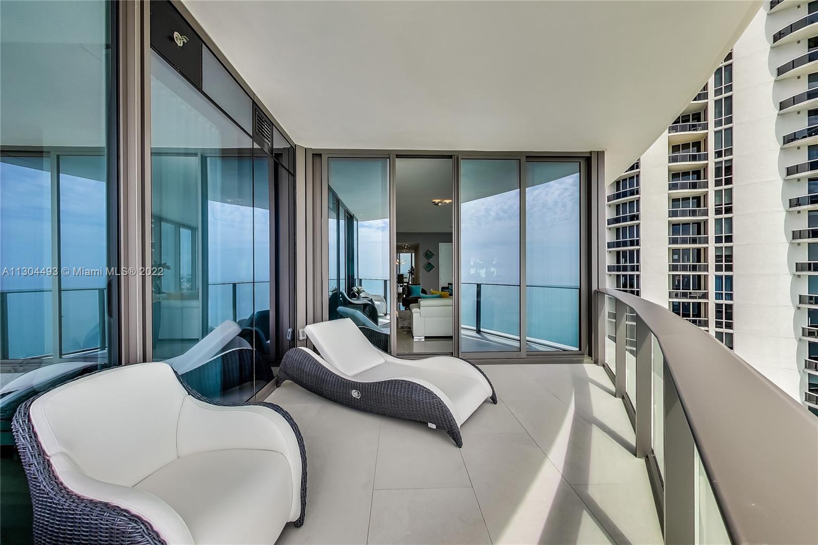 See details 2601 3 / 5 3080 sq. ft. $ 2022-11-17 0 Photo