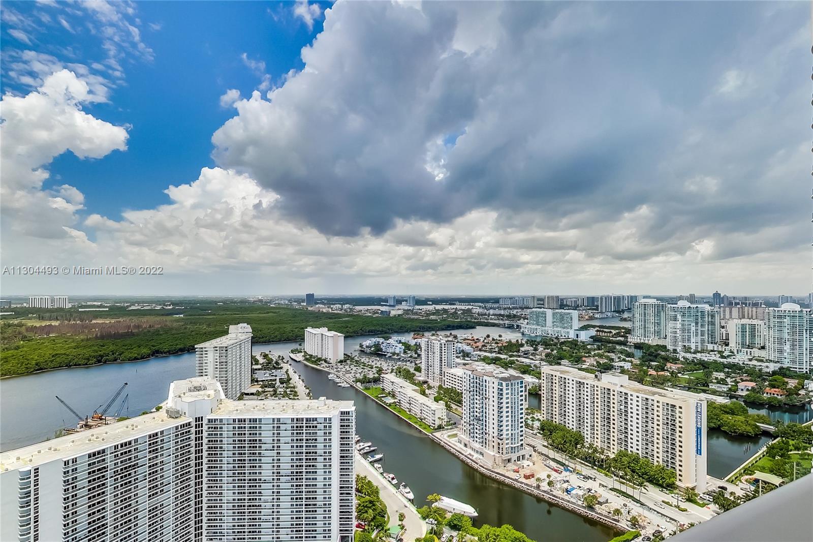 See details 2601 3 / 5 3080 sq. ft. $ 2022-11-17 0 Photo