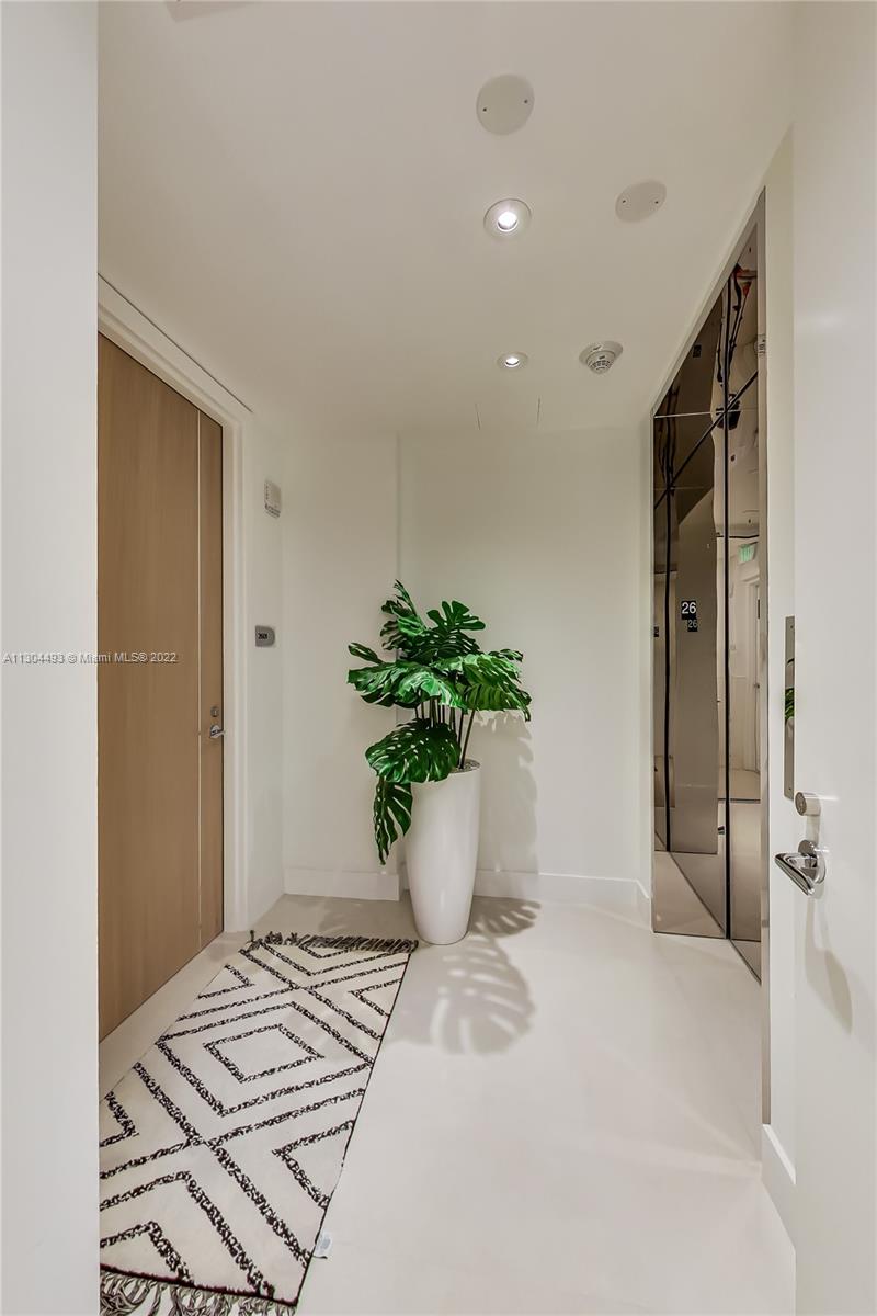 See details 2601 3 / 5 3080 sq. ft. $ 2022-11-17 0 Photo