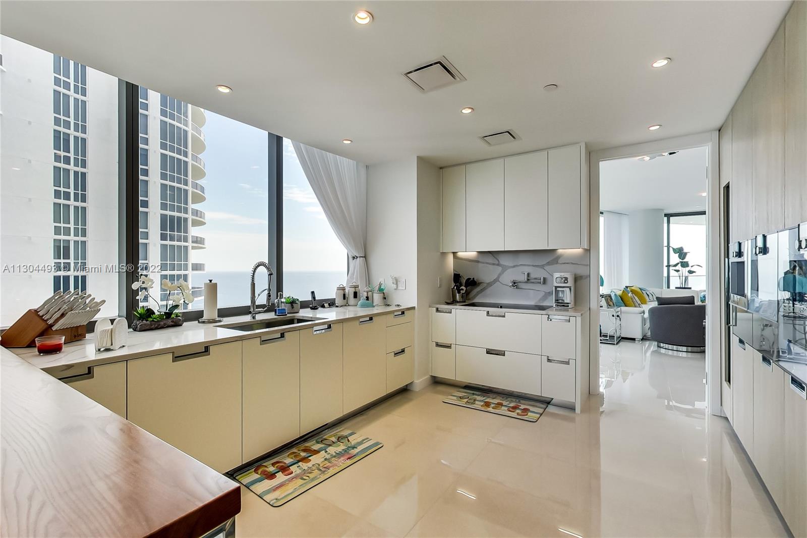 See details 2601 3 / 5 3080 sq. ft. $ 2022-11-17 0 Photo