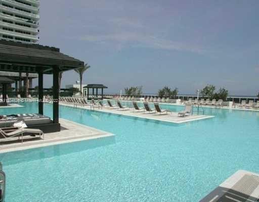 Ver detalles 4107 3 / 3 1571 sq. ft. $ 2022-11-17 0 foto
