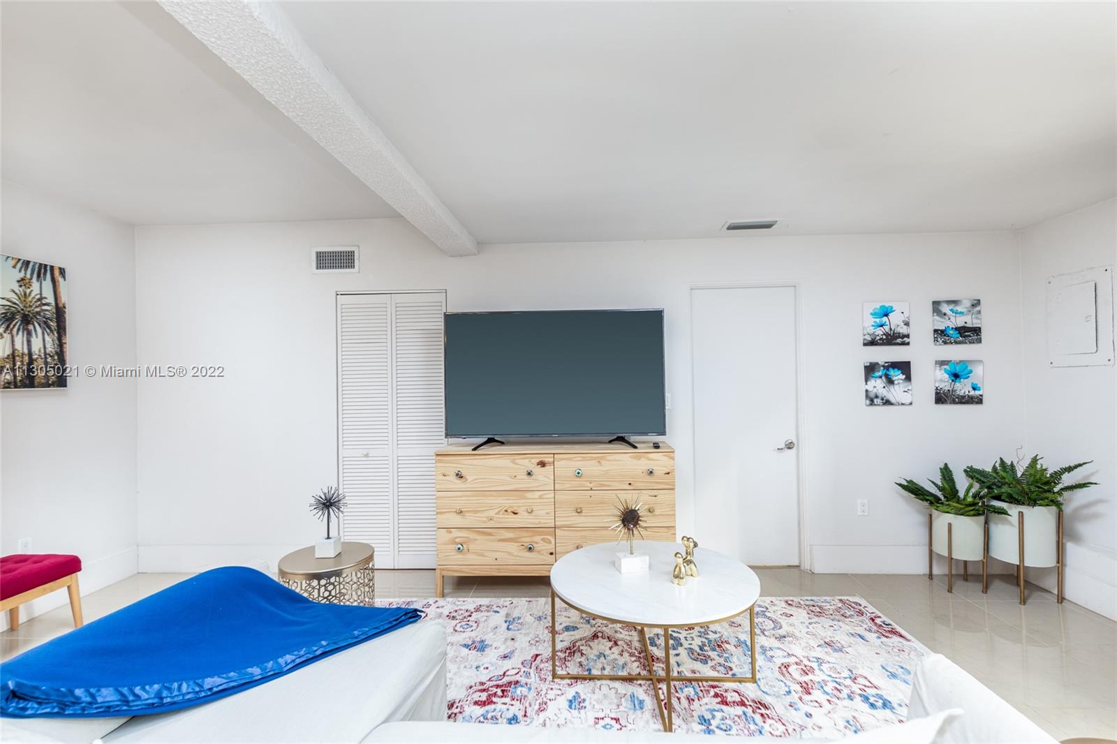 See details / 4381 sq. ft. $ 2022-11-18 0 Photo