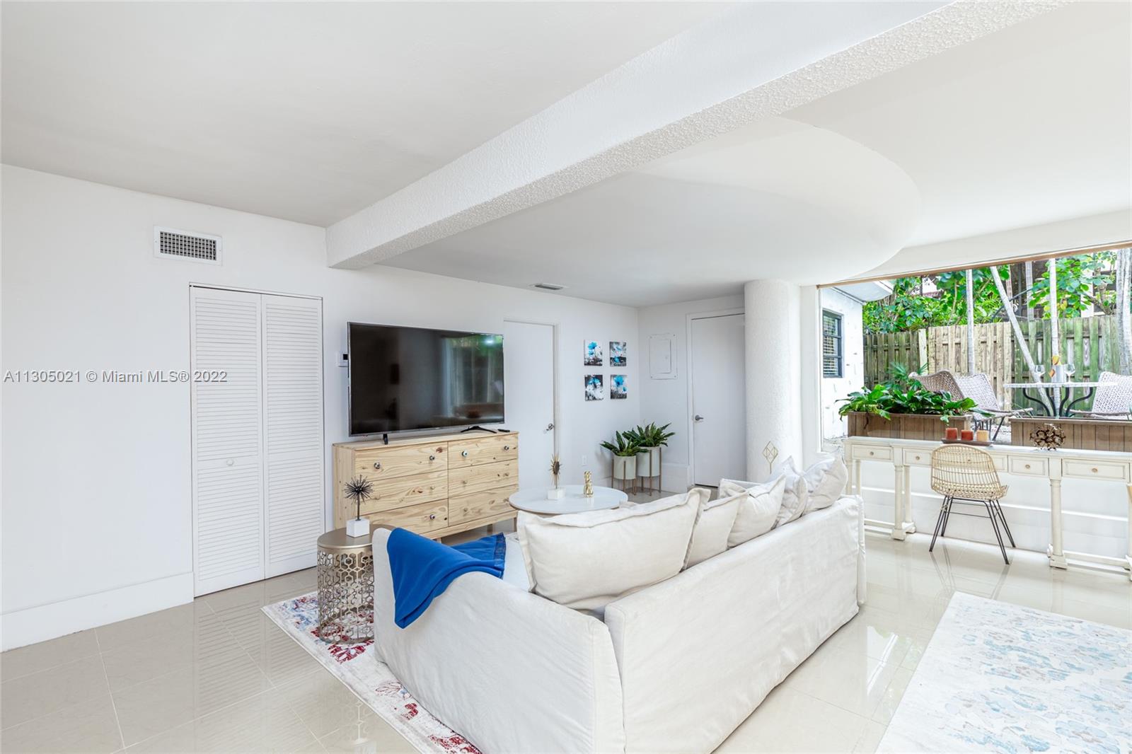See details / 4381 sq. ft. $ 2022-11-18 0 Photo