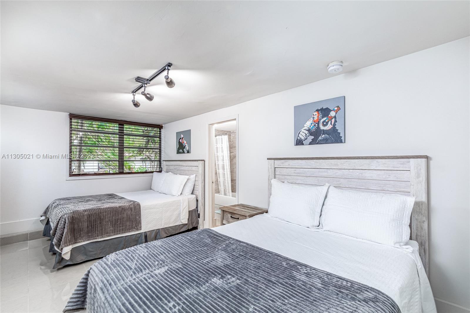 See details / 4381 sq. ft. $ 2022-11-18 0 Photo