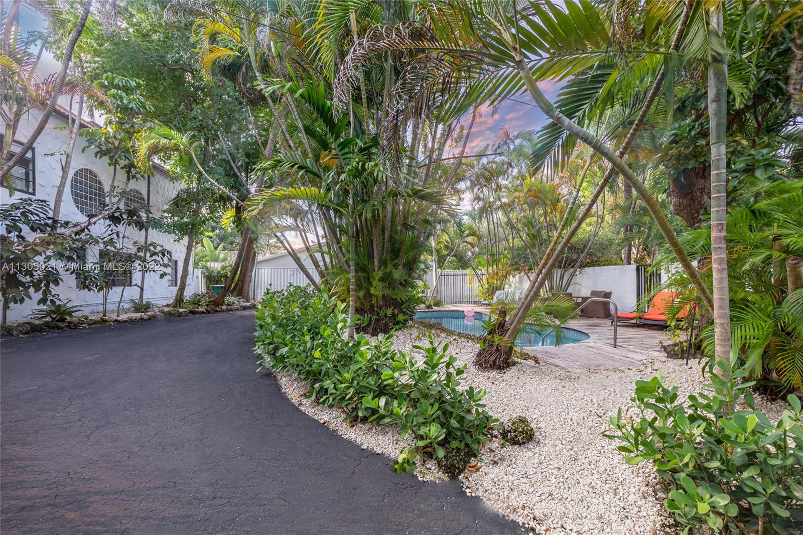 See details / 4381 sq. ft. $ 2022-11-18 0 Photo
