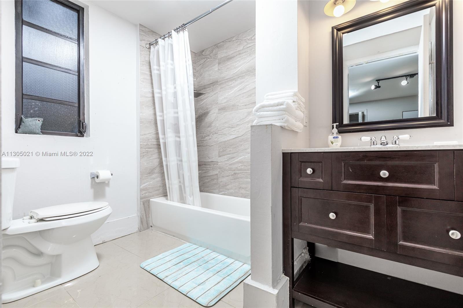 See details / 4381 sq. ft. $ 2022-11-18 0 Photo