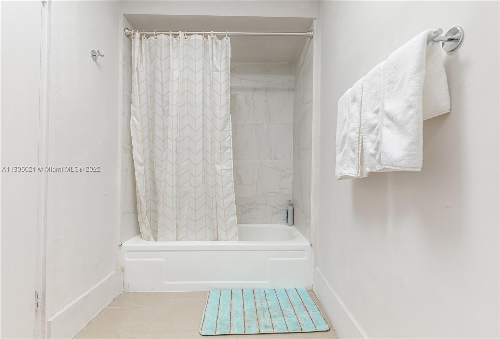 See details / 4381 sq. ft. $ 2022-11-18 0 Photo