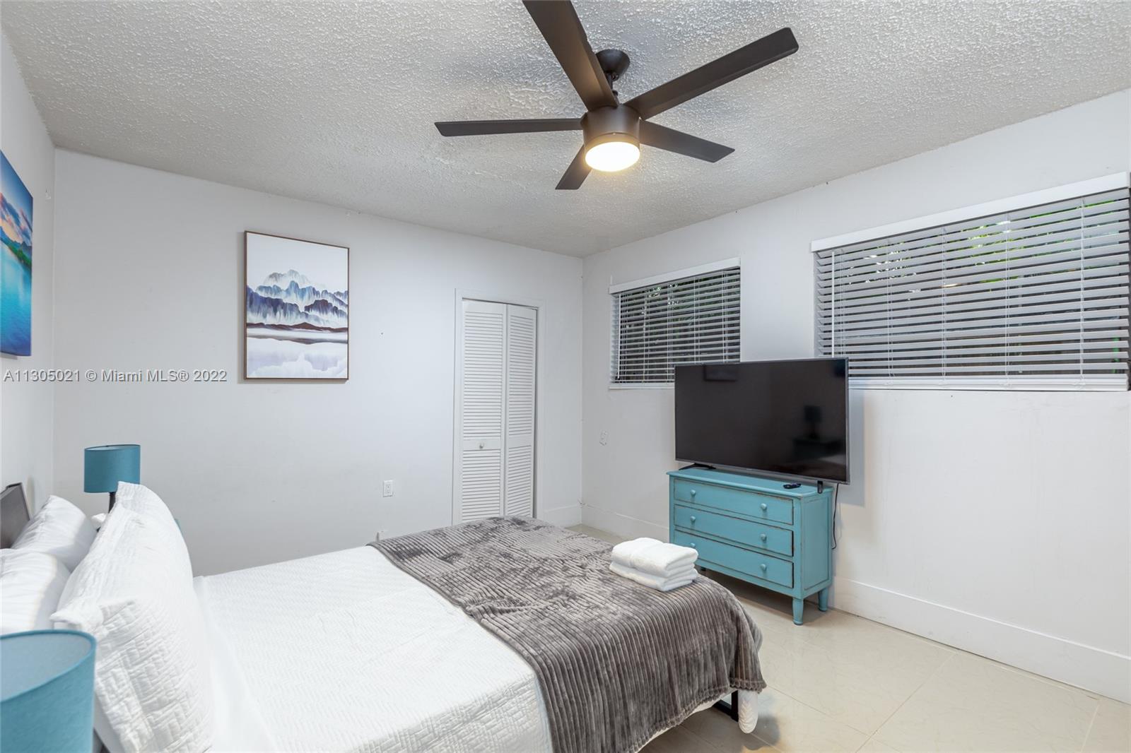 See details / 4381 sq. ft. $ 2022-11-18 0 Photo