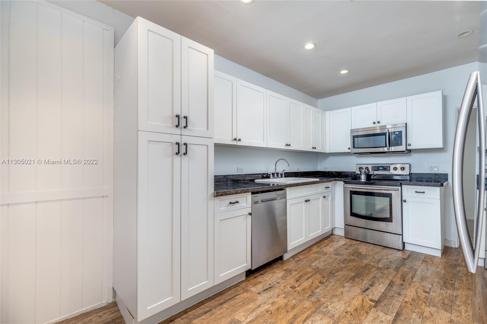 See details / 4381 sq. ft. $ 2022-11-18 0 Photo